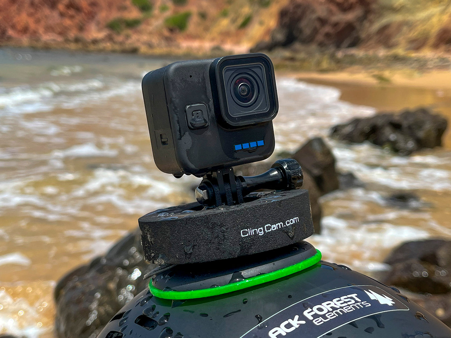 ClingCam mit Clingcup-Saugnapf-mit-actioncam-halterung und GoPro auf Helm – sicher bei Wassersport