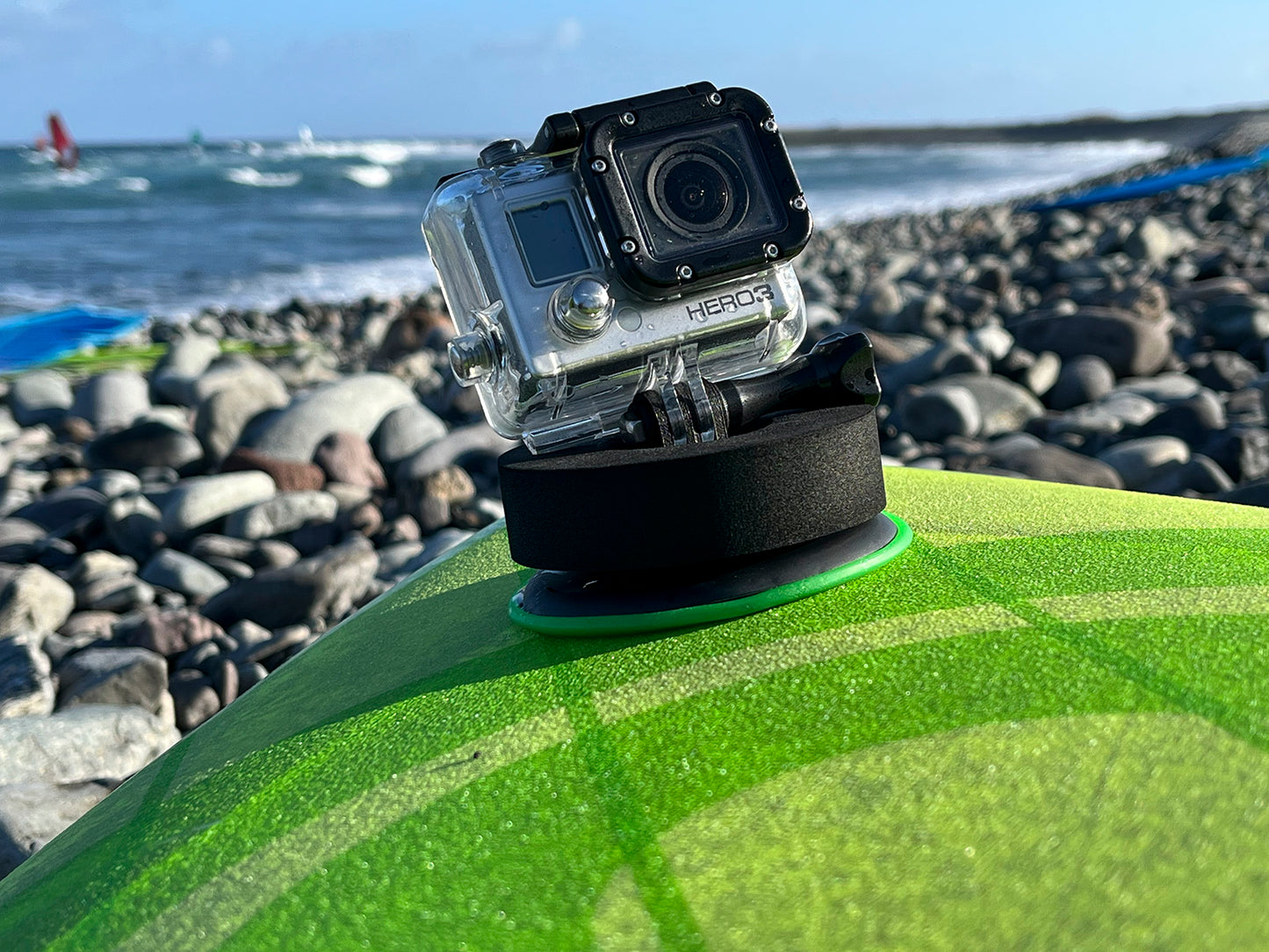 ClingCam mit Actioncam mit Auftriebsring auf Surfboard – sicher auf rauen Untergründen